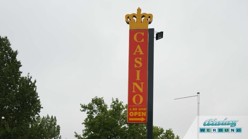 Werbepylon mit Fernwirkung — Projekt Casino Rhede von Atalay Werbung