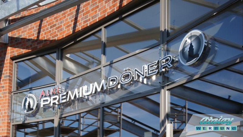 Profilbuchstaben auf Glasfassade — Projekt Premium Döner von Atalay Werbung